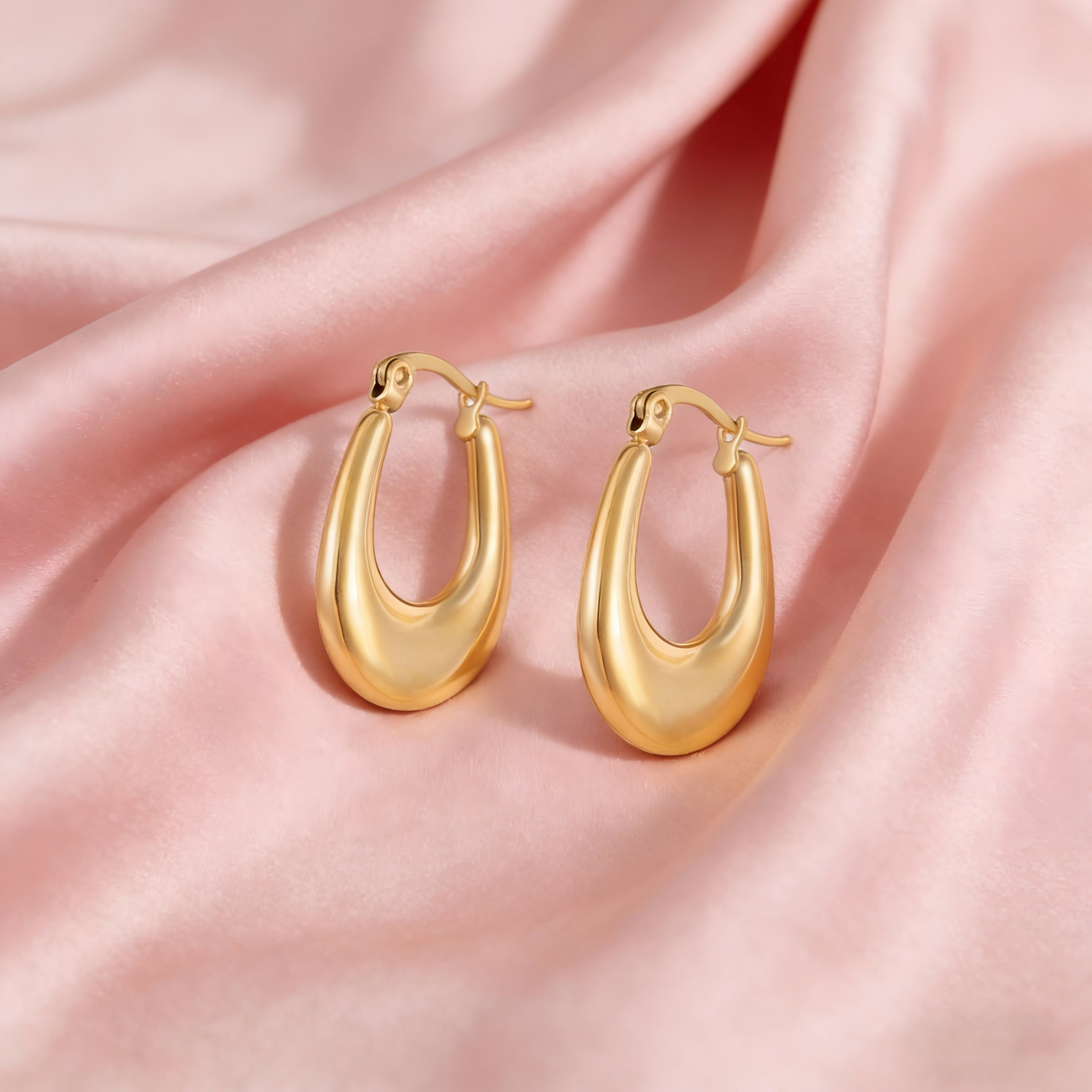 WW DREISEGEL Earrings lifestyle and detail image