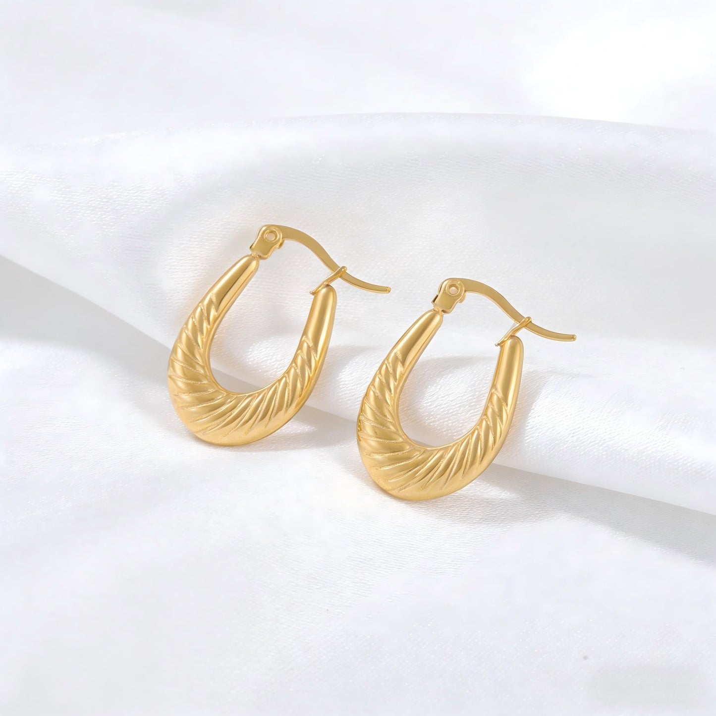 WW DREISEGEL Earrings lifestyle and detail image