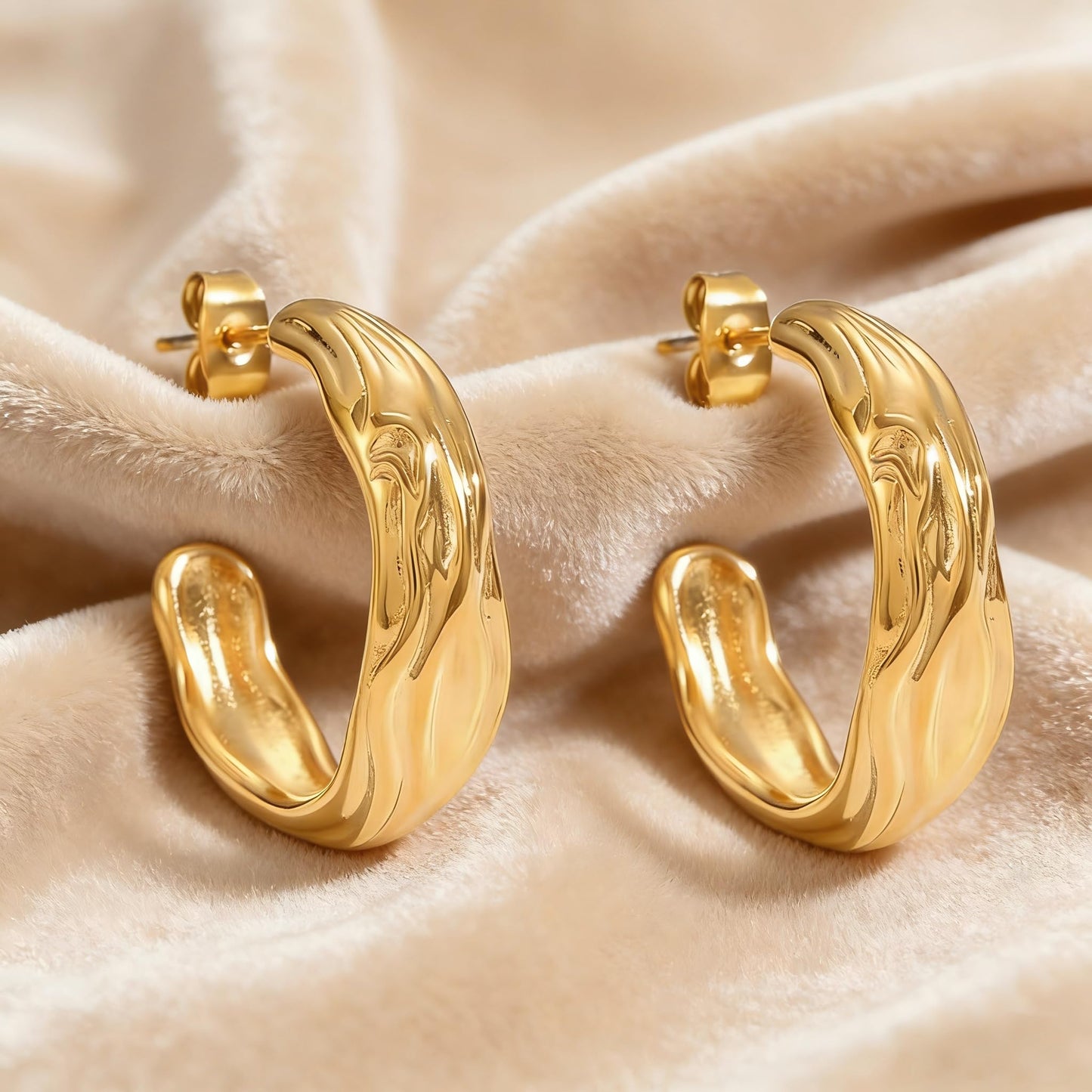 WW DREISEGEL Earrings lifestyle and detail image